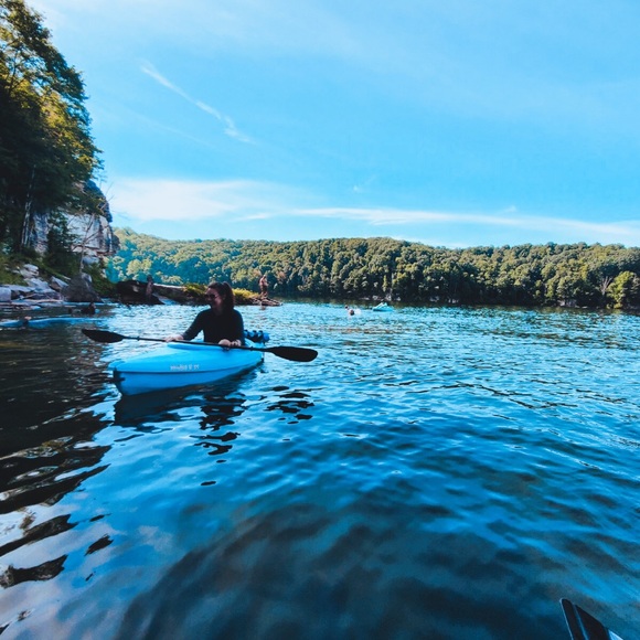 Meet your Posher, Emily - Picture 5 of 9